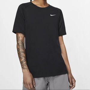 SOLD - NWT Nike Breathe Tailwind - L